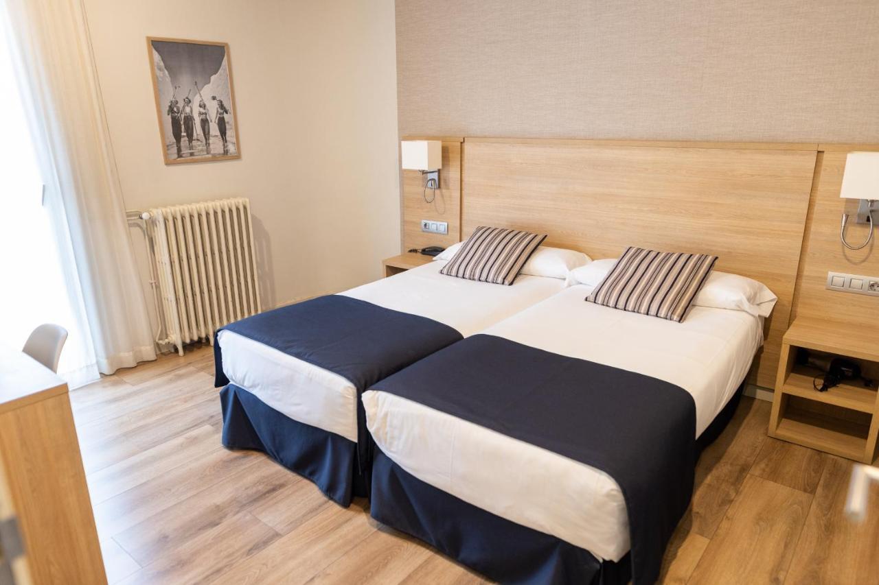 Hotel Terminus Puigcerdà Екстериор снимка